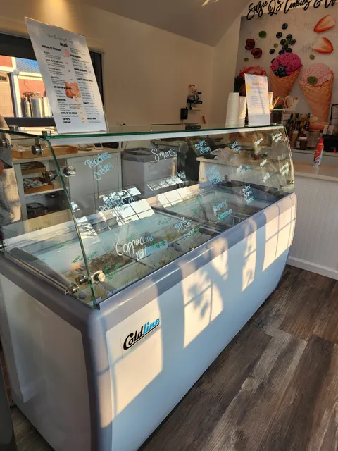 Suzie Q's Cookies & Cream