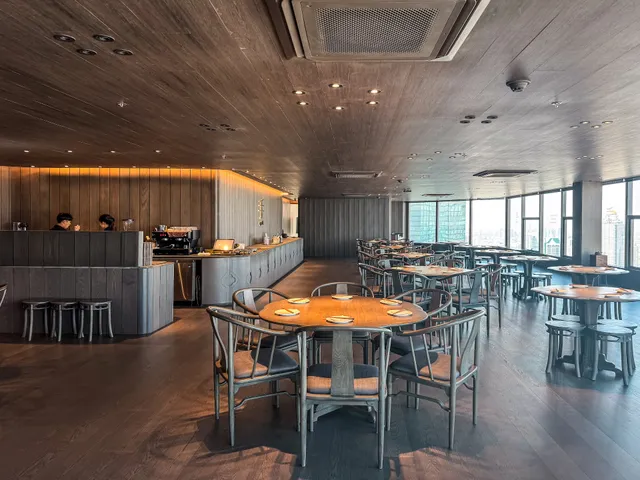 手 qraft. (The Empire)