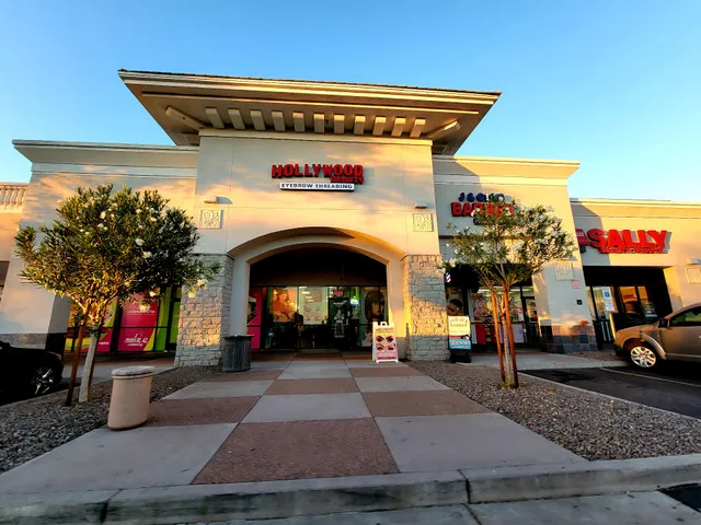 Hollywood Beauty Eyebrow Threading