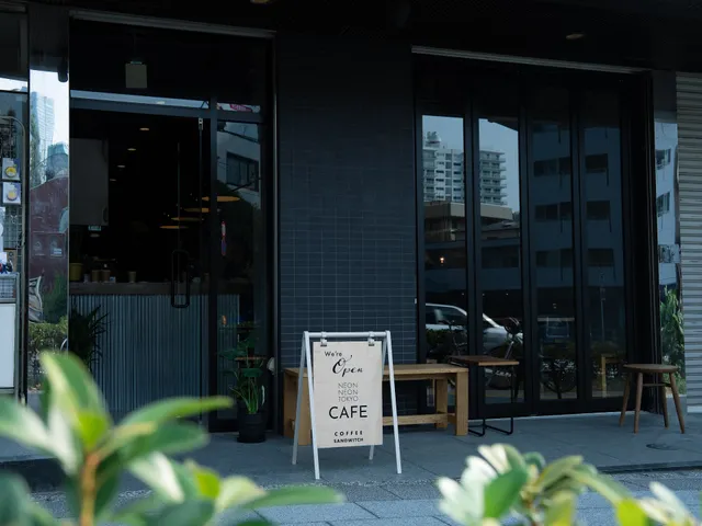 NEON NEON TOKYO CAFE