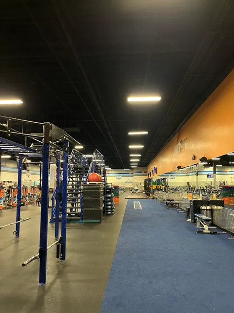 Crunch Fitness - Vista