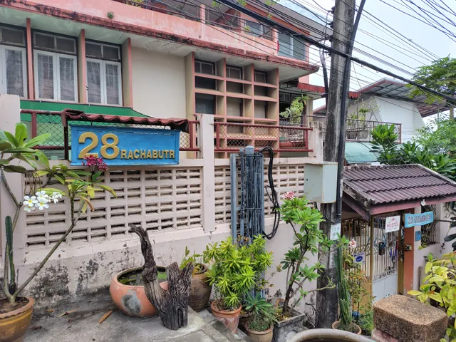28 Rachabutr Hostel