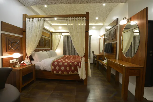 Hotel J P International