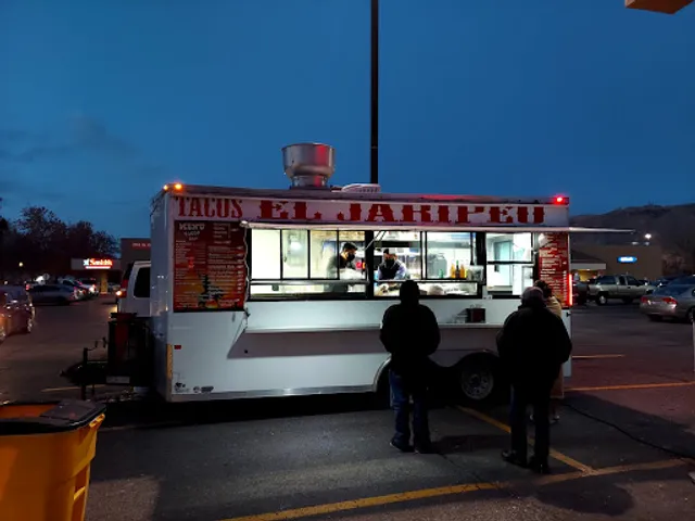 El Jaripeo Taco Truck (Rose Park)