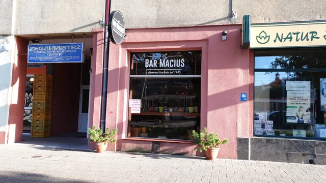 Maciuś. Bar.