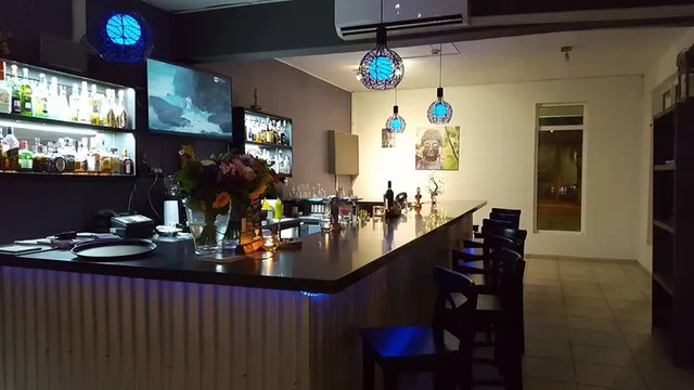 Zen's Bar & Cafe