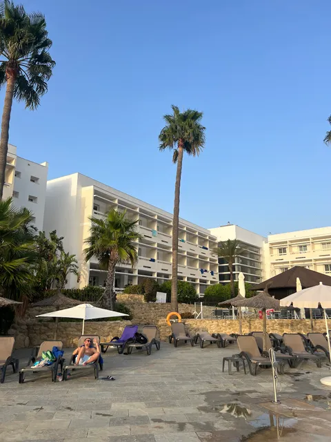 Fuente del Gallo Hotel Garbi