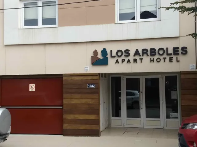 Los Arboles Apart