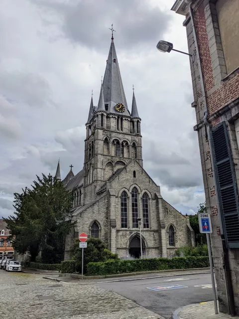 Église catholique Saint-Jacques à Tournai