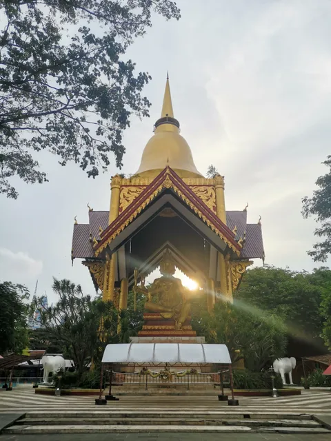 Patung Brahma Empat Wajah