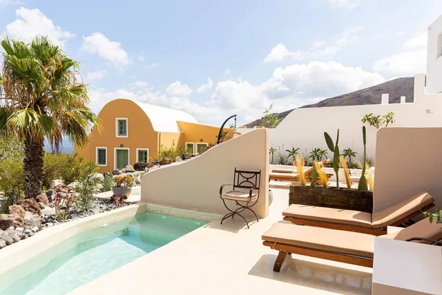 Pink Freud Villas Santorini