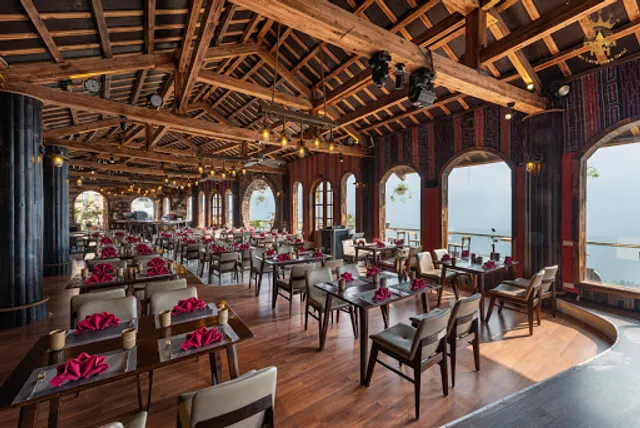 Sapa sky view restaurant and bar