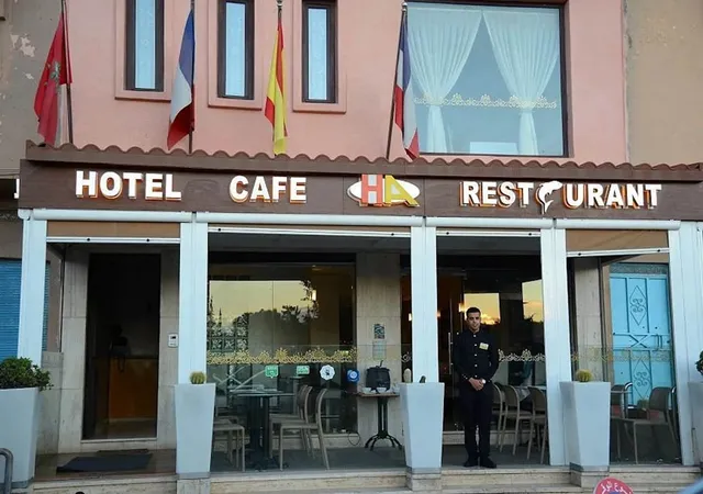 Hôtel Al Amal : Café & Restaurant