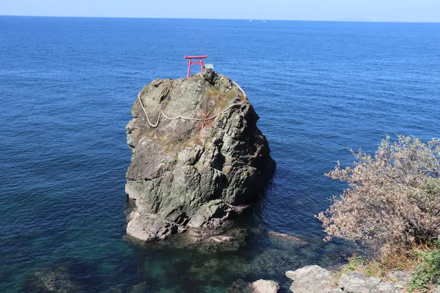 Tsunakakeiwa Rock Mishima shrine