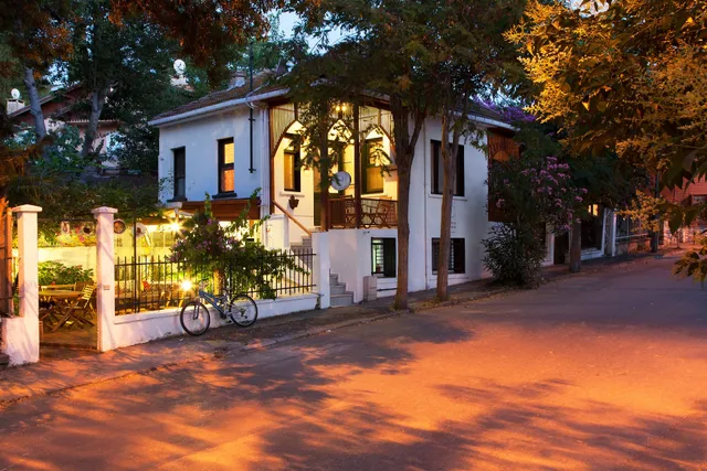 Orhan Kutbay'ın Evi Turyolucafe Pansiyon