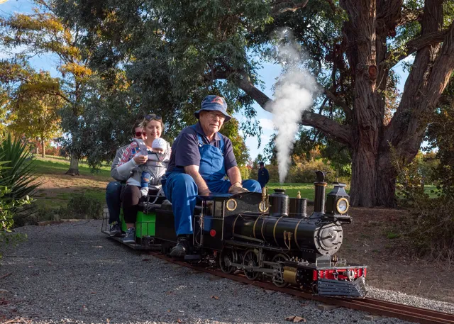 Keirunga Park Railway runs 1st and 3rd Sunday of every month 11am to 4pm