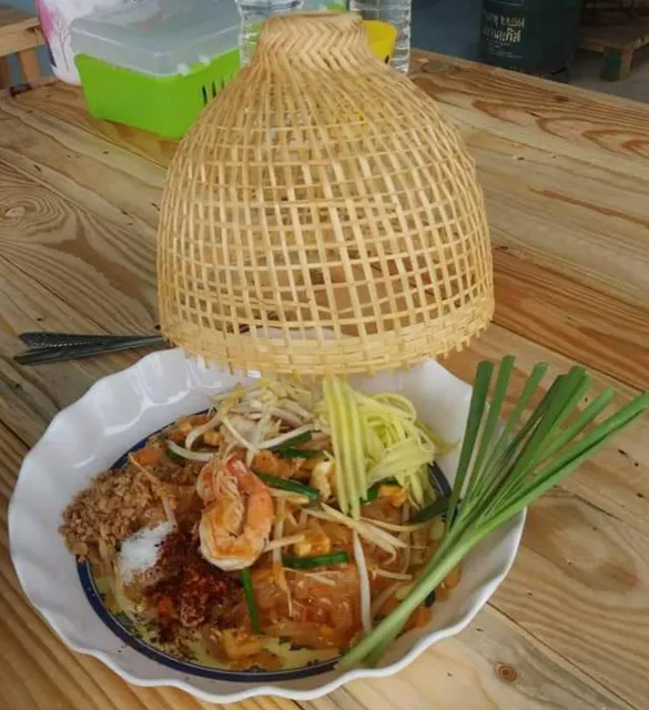 ผัดไทยใส่สุ่ม