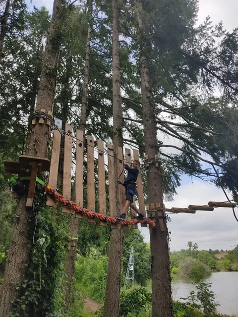 LES ACCROS À CHERVEUX