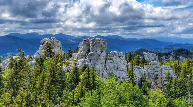 White and Samarian Rocks