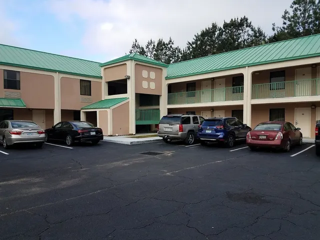 Travelers Inn & Suites