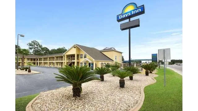 Days Inn by Wyndham Alma