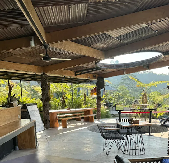 Black Lava Camp & Cafe