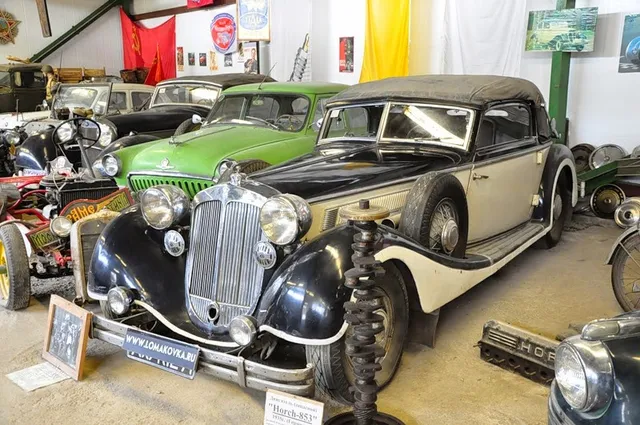 Lomakovskiy Museum old car I Mototsiklov