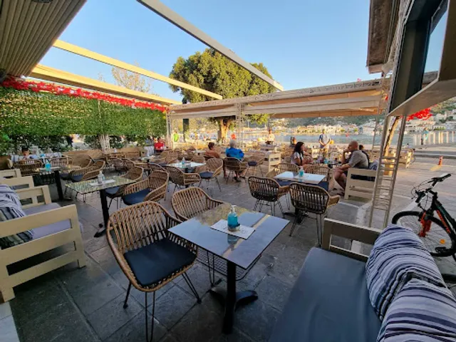 Retro Coffee & Brunch