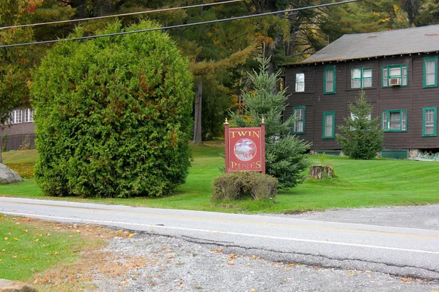 Twin Pines Resort & Vacation Rentals