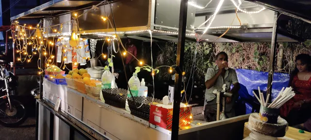 Queens Chinese Corner & Vadapav