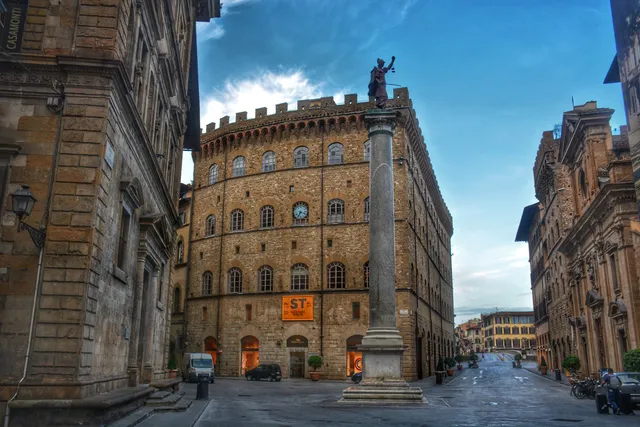 Piazza Santa Trinita