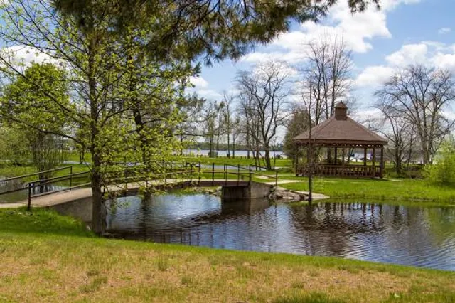 Van Cleve Park & Gladstone Beach