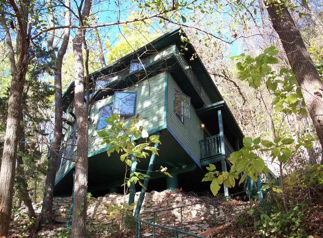 Hawk's View Cottages and Lodges