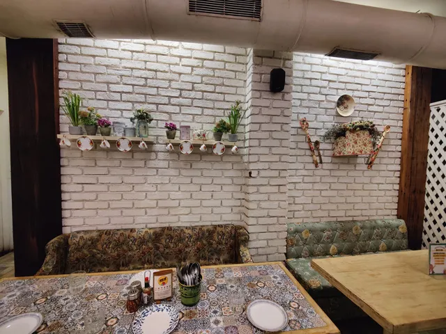 Grandmama's Cafe, Kemps Corner