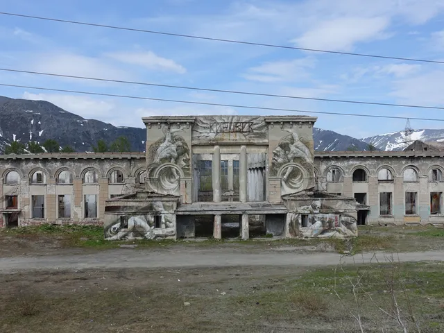 Zabroshennyy Zheleznodorozhnyy Vokzal