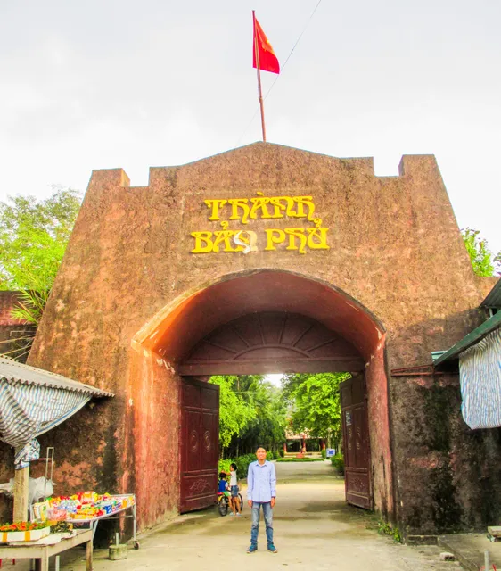 Đền thờ Hoàng Công Chất - Di tích Thành Bản Phủ