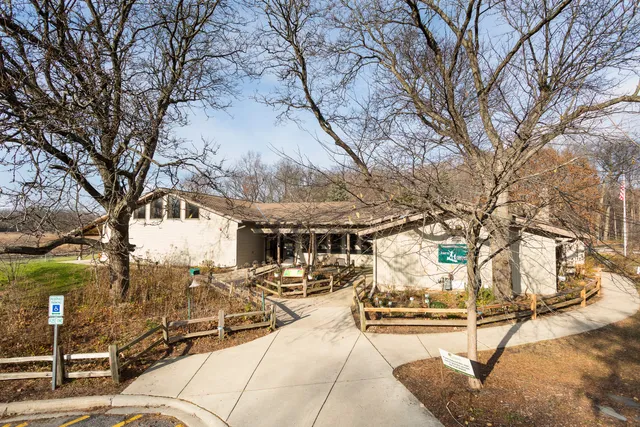 River Trail Nature Center