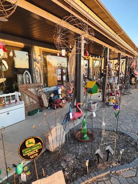 Flippin’ Vintage Boutiques & Thrift