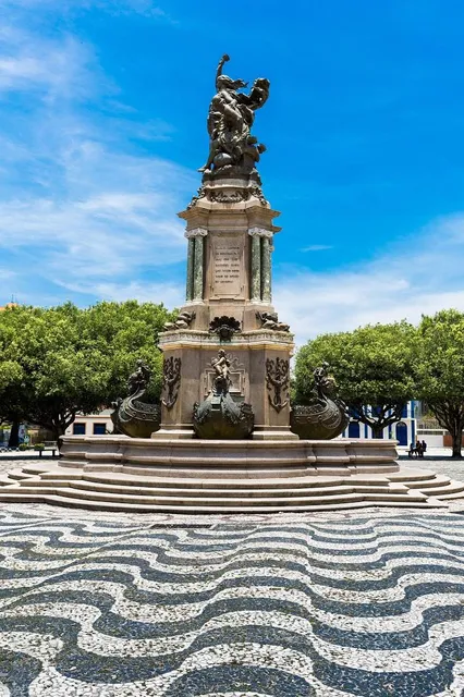Monumento à Abertura dos Portos às Nações Amigas.