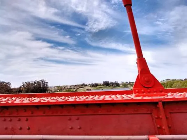 Puente Colgante Hipólito Yrigoyen