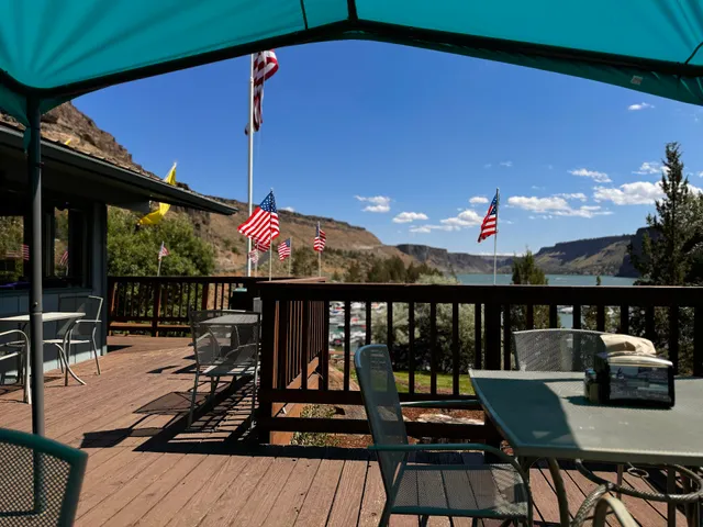 Cove Palisades Store & Cafe