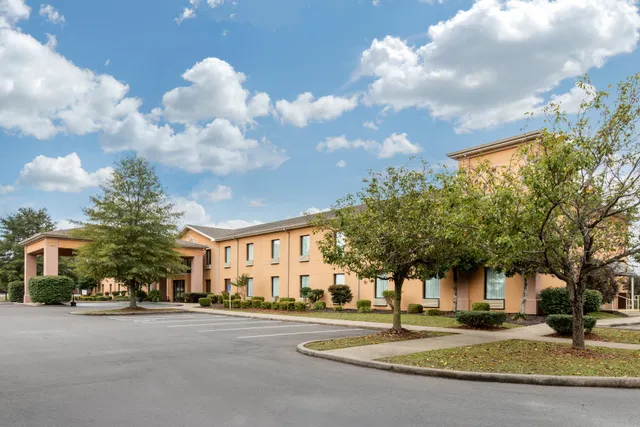 Quality Inn & Suites Benton - Draffenville