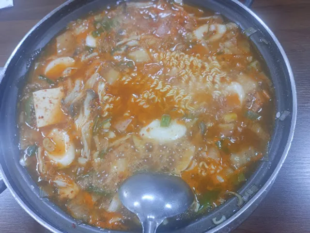 솥뚜껑 의정부 돌솥부대찌게