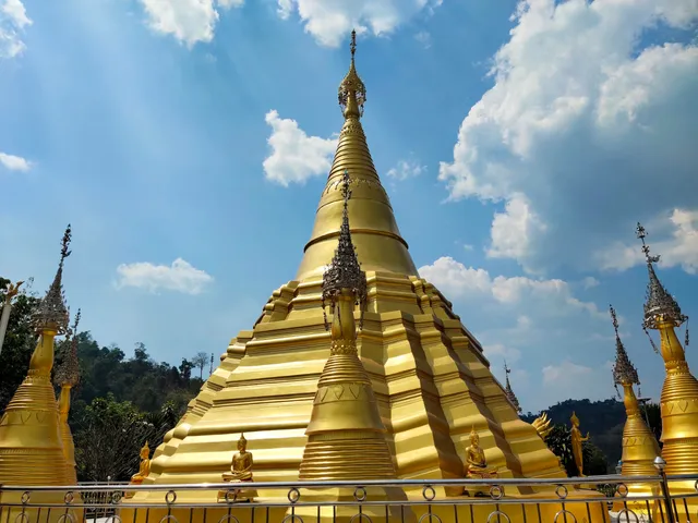 Khao Hua Chang Monastery