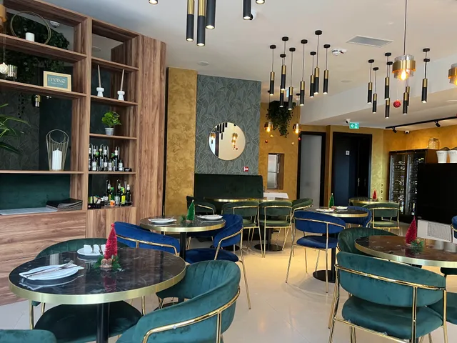 D'Vine Bistro & Winebar