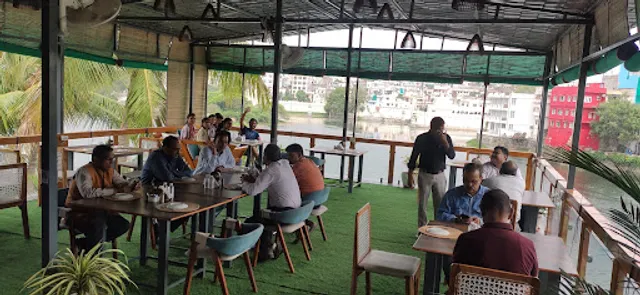 Rangsagar Cafe & Restaurant | LakeView | Old City | Lakeside | Rooftop Restaurant in Udaipur