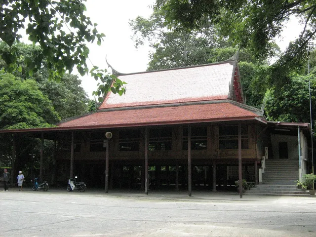 Wat Surachayaram (Wat Lum Din)