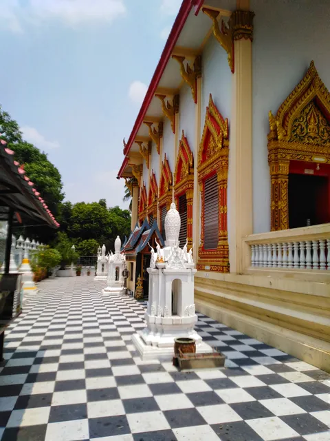 Wat Bang Bua Thong