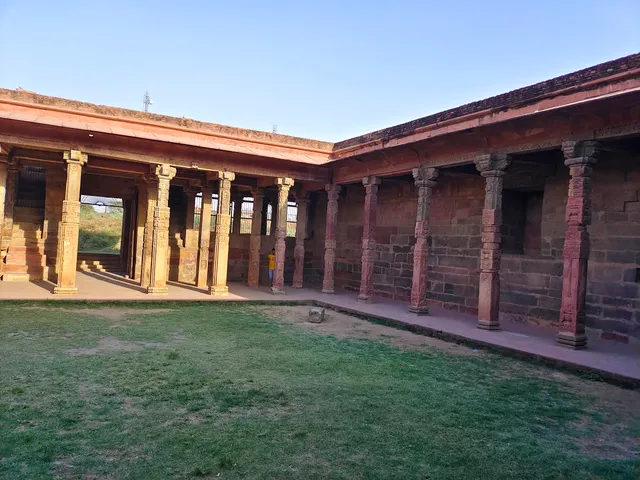 Chourasi Khamba Mandir, Kamyavan