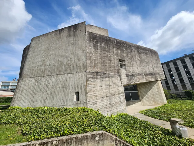 Eglise Sainte Bernadette du Banlay
